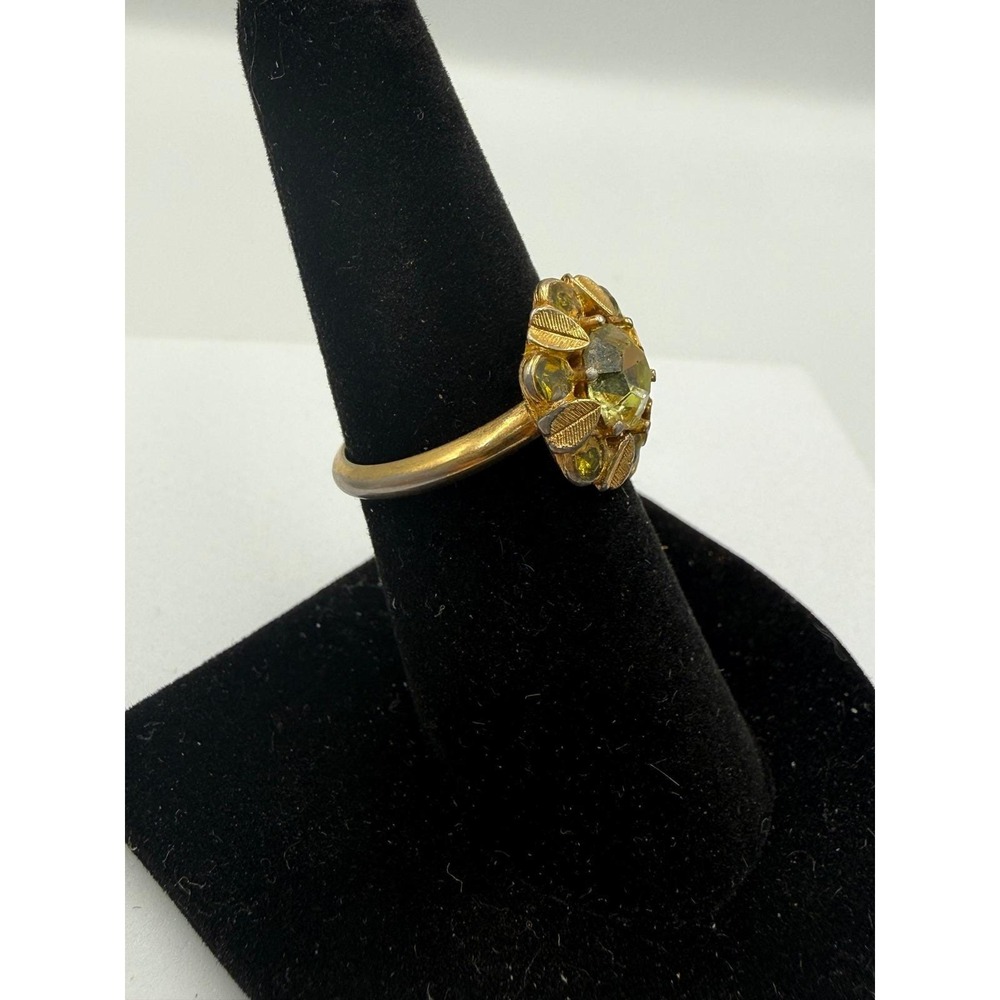 Vintage Avon Gold Tone Green Rhinestone Floral Cluster Cocktail Ring Size 7.5 - Picture 2 of 4